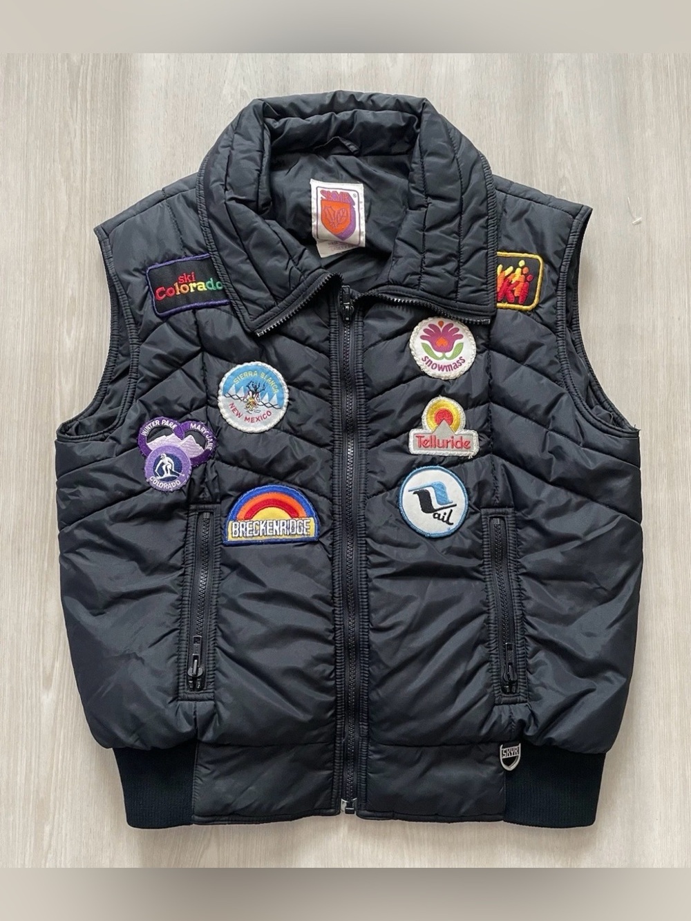 Vintage Skyr Ski Puffer Vest With 13 Patch Collection Sz XL